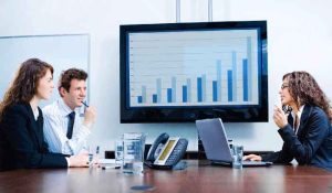 برندینگ یا تیم داخلی